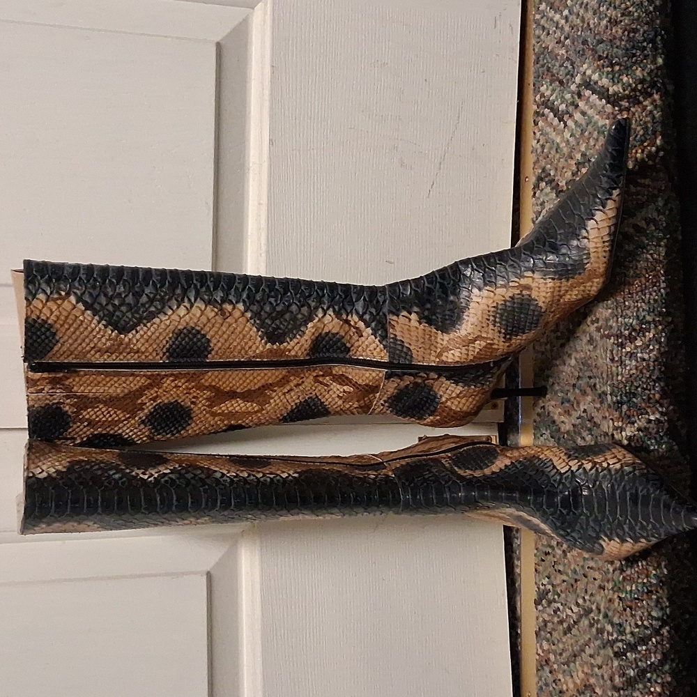 Women's VIGOTTI navy blue and tan, heeled Snakeskin Italian Boots